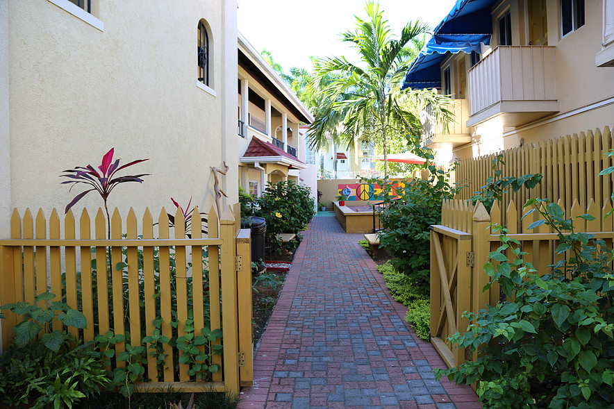 Taxi to Reggae Hostel Ocho Rios. Airport Shuttle Service. (image for) Taxi to Reggae Hostel Ocho Rios. Airport Shuttle Service.